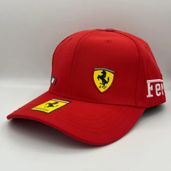 Casquette Ferrari italien colleur rouge