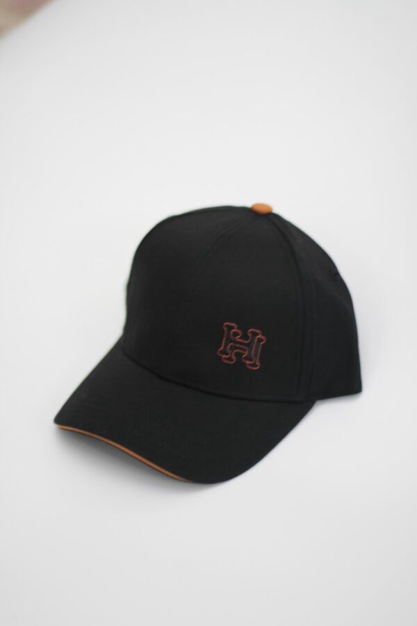 Casquette hermès noire logo bordé – Image 3